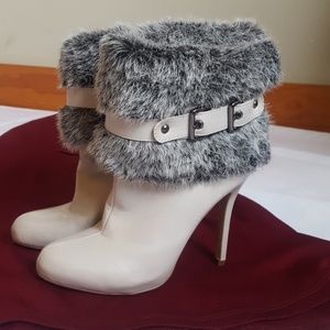 New!! Paprika cream fur boots (new, never worn)